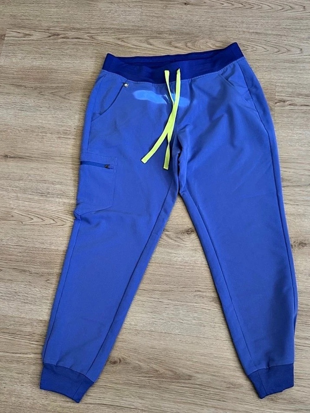 FIGS Zamora Jogger Scrub Pants Blueberry.  Worn once  size Medium